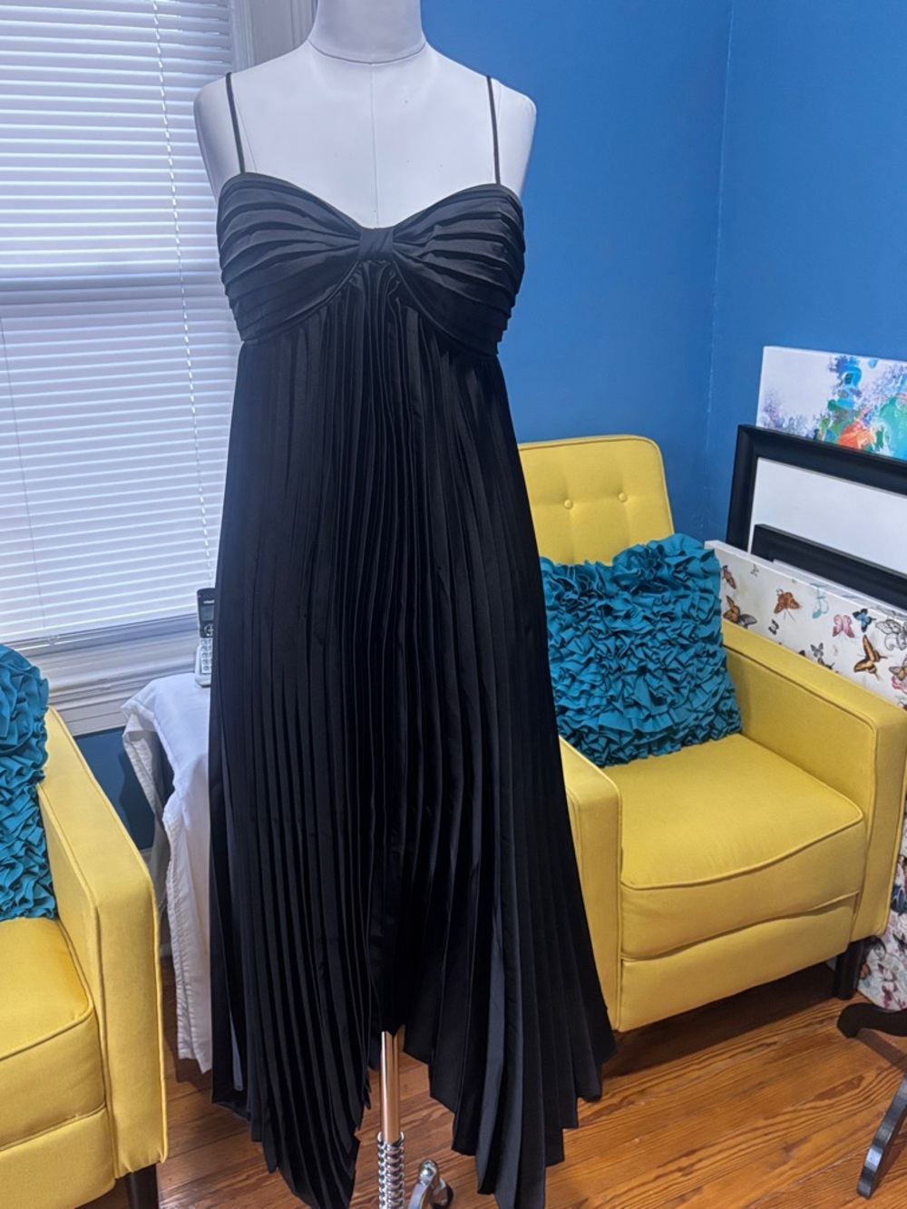 Black Pleated Spaghetti-Strap Midi Dress size 6